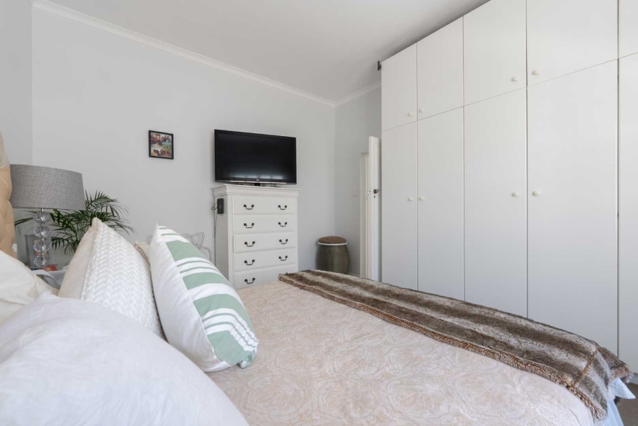 5 Bedroom Property for Sale in Green Point Western Cape